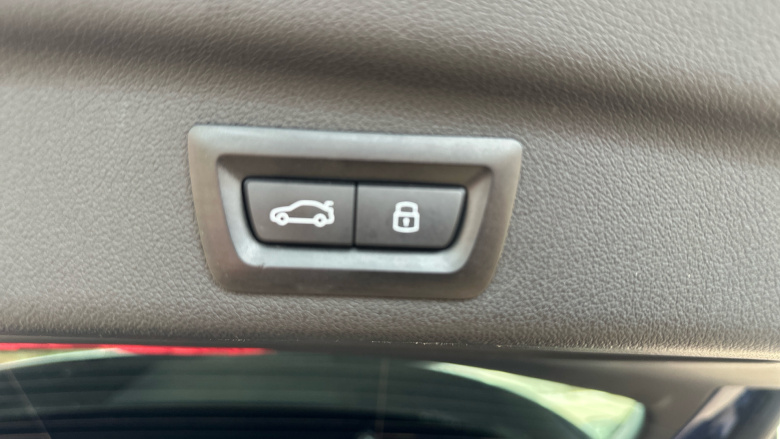 BMW 2 Series 220i MHT Luxury 5dr DCT [Tech Plus Pack] Petrol Hatchback